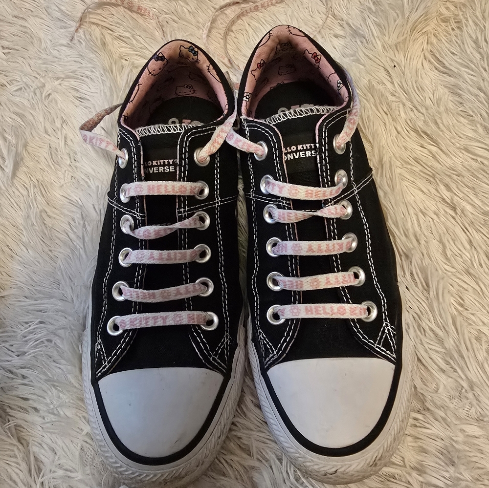 Converse  Chuck Taylor HELLO KITTY  Limited Edition Size 8 Madison Low Top